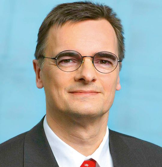 Dr. Joachim Wolff, Mitglied des Executive Committee von Bayer MaterialScience: „Auch Bayer MaterialScience erfährt seit Monaten einen deutlichen Rückgang im Auftragseingang. Uns trifft diese Krise aber nicht unvorbereitet. Für gut positionierte Unternehmen bieten sich in jeder Krise auch Chancen.“ Dr. Joachim Wolff, Mitglied des Executive Committee von Bayer MaterialScience: „Auch Bayer MaterialScience erfährt seit Monaten einen deutlichen Rückgang im Auftragseingang. Uns trifft diese Krise aber nicht unvorbereitet. Für gut positionierte Unternehmen bieten sich in jeder Krise auch Chancen.“
