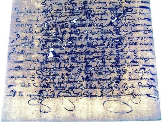1 Tintenfraß am Beispiel eines Originalschriftstückes aus dem 18. Jahrhundert. (Bilder: SI Analytics) 1 Tintenfraß am Beispiel eines Originalschriftstückes aus dem 18. Jahrhundert. (Bilder: SI Analytics)
