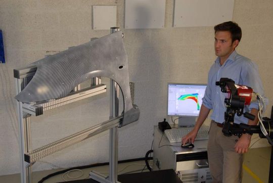 Materialise hat das RapidFit+-System zunächst für den Eigenbedarf entwickelt. Für das 3D-Scannen von Bauteilen im Rahmen der Qualitätskontrolle benötigte man flexible und präzise Vorrichtungen – und kam auf die Idee, die Aufnahmepunkte im eigenen Hause zu fertigen. Materialise hat das RapidFit+-System zunächst für den Eigenbedarf entwickelt. Für das 3D-Scannen von Bauteilen im Rahmen der Qualitätskontrolle benötigte man flexible und präzise Vorrichtungen – und kam auf die Idee, die Aufnahmepunkte im eigenen Hause zu fertigen.