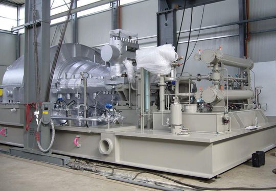 Einsatzgebiet: Steuerung und Überwachung einer Dampfturbinen-Anlage. Bilder: Vohmann, Siemens Power Generation Einsatzgebiet: Steuerung und Überwachung einer Dampfturbinen-Anlage. Bilder: Vohmann, Siemens Power Generation