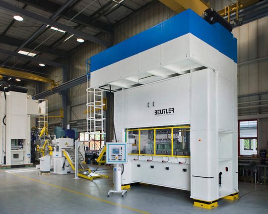Dieser Beutler-Nova-Stanzautomat mit einer Stanzkraft von 400 t produziert für PWO Stanzteile für Elektromotoren in China. Bild: Schuler Dieser Beutler-Nova-Stanzautomat mit einer Stanzkraft von 400 t produziert für PWO Stanzteile für Elektromotoren in China. Bild: Schuler