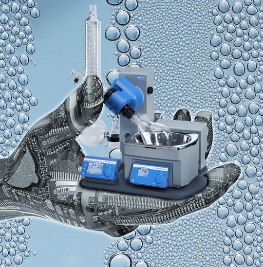 Ein Rotationsverdampfer ermöglicht mit neuen Funktionen eine automatisierte und schnelle Destillation. (Bilder: IKA; Collage: Annette Sahlmüller) Ein Rotationsverdampfer ermöglicht mit neuen Funktionen eine automatisierte und schnelle Destillation. (Bilder: IKA; Collage: Annette Sahlmüller)