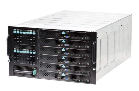 Der Intel Modular Server vereint Speicher, Rechner und Netzwerk in einem Chassis. Der Intel Modular Server vereint Speicher, Rechner und Netzwerk in einem Chassis.