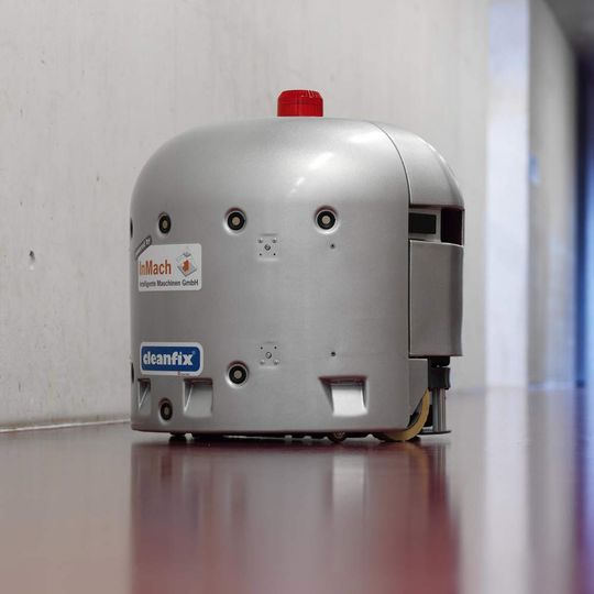 Putzt sein Areal mittels RFID-Steuerung: Reinigungsroboter Cleanfix. Bilder: Future-Shape Putzt sein Areal mittels RFID-Steuerung: Reinigungsroboter Cleanfix. Bilder: Future-Shape