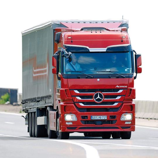 Guter Service sorgt dafür, dass Lkw länger rollen. Mit Geodaten lassen sich zum Beispiel detaillierte Werkstatt-Netze knüpfen.Bild: Daimler Guter Service sorgt dafür, dass Lkw länger rollen. Mit Geodaten lassen sich zum Beispiel detaillierte Werkstatt-Netze knüpfen.Bild: Daimler