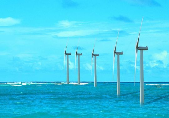 Allein im Bereich drehzahlgeregelter Wind-kraftanlagen im On- und Offshore-Betrieb sind bereits heute mehr als 20.000 Multiturn-Encoder vom Typ ATM60 im Einsatz Allein im Bereich drehzahlgeregelter Wind-kraftanlagen im On- und Offshore-Betrieb sind bereits heute mehr als 20.000 Multiturn-Encoder vom Typ ATM60 im Einsatz