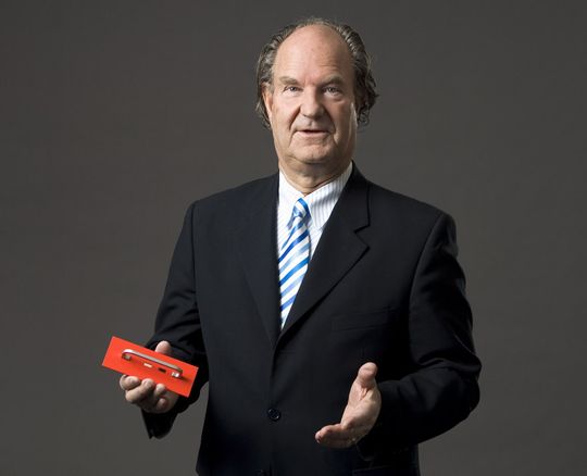 Dieter Ramsauer, Firmengründer von Dirak, hat mehr als 250 Patente angemeldet, darunter befindet sich auch seine Erfindung der D-SNAP Technology. Dieter Ramsauer, Firmengründer von Dirak, hat mehr als 250 Patente angemeldet, darunter befindet sich auch seine Erfindung der D-SNAP Technology.