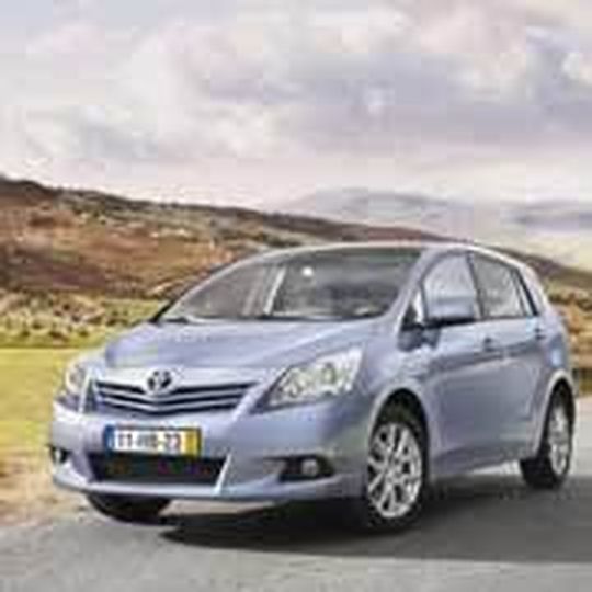 Der Corolla Verso war ein klassisches Familienauto. Der neue Verso soll auch Paare ansprechen, die ein variables Fahrzeug für ihre Freizeitaktivitäten suchen. Der Corolla Verso war ein klassisches Familienauto. Der neue Verso soll auch Paare ansprechen, die ein variables Fahrzeug für ihre Freizeitaktivitäten suchen.