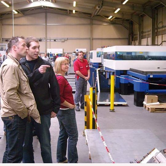 Die Besucher der Kempf-Hausmesse konnten sich über die Möglichkeiten der modernen Blech- und Rohrbearbeitung informieren. Bild: Kempf Die Besucher der Kempf-Hausmesse konnten sich über die Möglichkeiten der modernen Blech- und Rohrbearbeitung informieren. Bild: Kempf