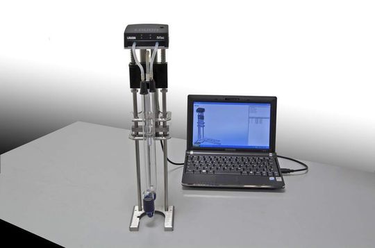 Das neue Kapillarviskosimeter Ivisc eignet sich zur automatischen Messung und Auswertung der kinematischen Viskosität. Das neue Kapillarviskosimeter Ivisc eignet sich zur automatischen Messung und Auswertung der kinematischen Viskosität.
