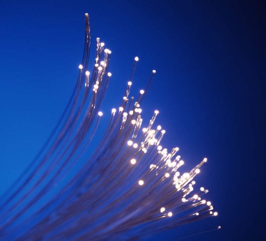 Huamwei und M-Net schließen in Augsburg und München bis 2013 rund 40.000 Gebäude an das Glasfasernetz an. Huamwei und M-Net schließen in Augsburg und München bis 2013 rund 40.000 Gebäude an das Glasfasernetz an.