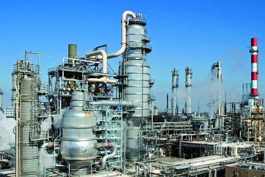 In der Petrochemie kann die Funktechnologie den Aufwand bei der Errichtung oder Erweiterung einer Prozesseinheit reduzieren. In der Petrochemie kann die Funktechnologie den Aufwand bei der Errichtung oder Erweiterung einer Prozesseinheit reduzieren.