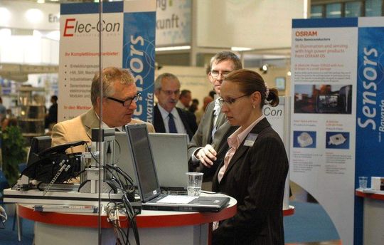Viel versprechende und marktfähige Innovationen präsentierte das Cluster Sensorik auf seinem Gemeinschaftsstand auf der internationalen Fachmesse Sensor+Test in Nürnberg. Viel versprechende und marktfähige Innovationen präsentierte das Cluster Sensorik auf seinem Gemeinschaftsstand auf der internationalen Fachmesse Sensor+Test in Nürnberg.