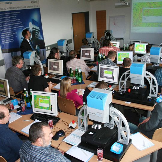 Alicona bietet regelmäßig Kundenseminare im eigenen Unternehmen (Alicona Live Academy) und ist Seminarpartner bei externen Veranstaltern wie der ETH Zürich. Alicona bietet regelmäßig Kundenseminare im eigenen Unternehmen (Alicona Live Academy) und ist Seminarpartner bei externen Veranstaltern wie der ETH Zürich.