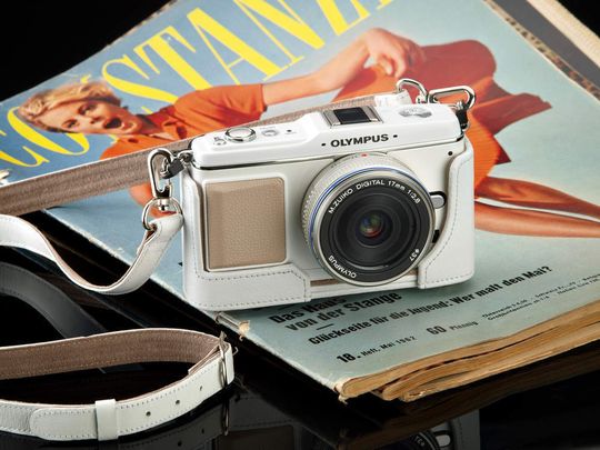 Ganz im Stil der 50er-Jahre präsentiert sich das Äußere der E-P1. Ganz im Stil der 50er-Jahre präsentiert sich das Äußere der E-P1.