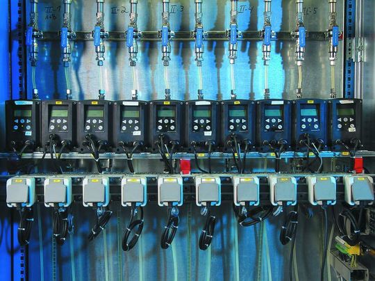 1 Die digitale Membrandosierpumpe DME von Grundfos in einer Anwendung bei Glashütte. 1 Die digitale Membrandosierpumpe DME von Grundfos in einer Anwendung bei Glashütte.