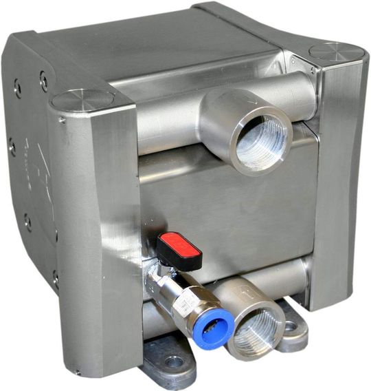 Die neue 3:1 Doppelmembranpumpe hat eine höher Lebensdauer. Die neue 3:1 Doppelmembranpumpe hat eine höher Lebensdauer.