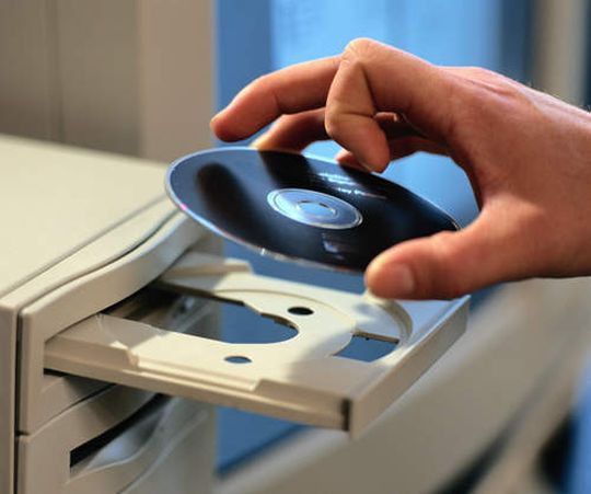 Trotz sinkender IT-Budgets wollen sich Firmen zunehmend vor Datenverlusten durch eigene Mitarbeiter und Systemausfälle schützen. Trotz sinkender IT-Budgets wollen sich Firmen zunehmend vor Datenverlusten durch eigene Mitarbeiter und Systemausfälle schützen.