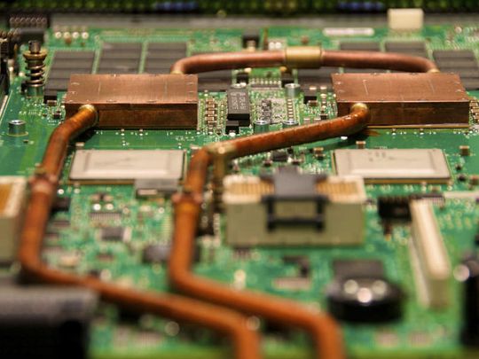 Beim neuen Supercomputer Aquasar kommen Mikrokanalkühler auf der Rückseite der Prozessoren zum Einsatz. Beim neuen Supercomputer Aquasar kommen Mikrokanalkühler auf der Rückseite der Prozessoren zum Einsatz.