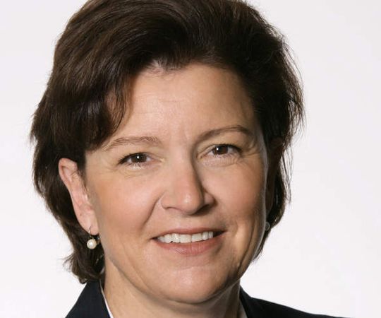Sabine Fischer: „Ich freue mich, meine Erfahrung bei Nordeuropas größtem IT-Dienstleister einbringen zu können. Tieto sieht Deutschland als einen seiner Hauptmärkte und ich werde mithelfen, hier noch intensiver mit unseren Kunden zusammenzuarbeiten.“ Sabine Fischer: „Ich freue mich, meine Erfahrung bei Nordeuropas größtem IT-Dienstleister einbringen zu können. Tieto sieht Deutschland als einen seiner Hauptmärkte und ich werde mithelfen, hier noch intensiver mit unseren Kunden zusammenzuarbeiten.“