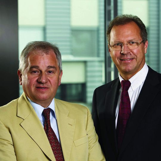 Karl Freudelsberger (links) und Eduard Wünscher, die Vorstände der Knapp AG. Bild: Knapp Karl Freudelsberger (links) und Eduard Wünscher, die Vorstände der Knapp AG. Bild: Knapp