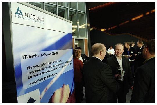 Die Integralis Security World 2009 war mit über 550 Gästen und mehr als 40 Security-Herstellern zum zweiten Mal ein voller Erfolg. Die Integralis Security World 2009 war mit über 550 Gästen und mehr als 40 Security-Herstellern zum zweiten Mal ein voller Erfolg.