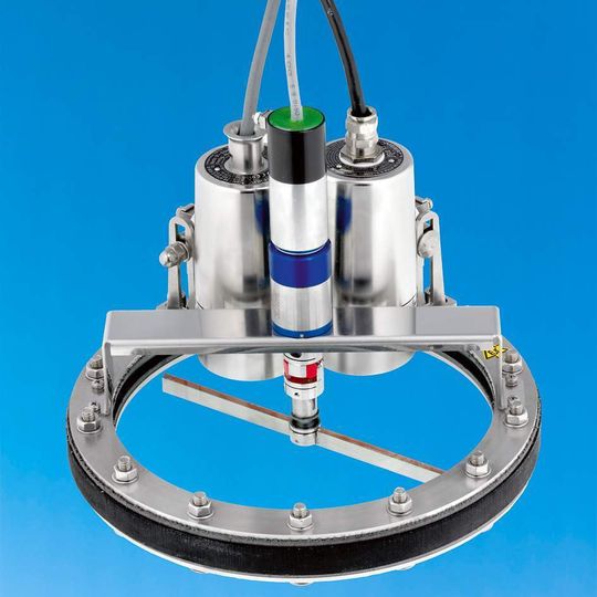 Einen leistungsstarken, Ex-geschützen Scheibenwischer-Motor für die Verfahrenstechnik hat F. H. Papenmeier entwickelt. Einen leistungsstarken, Ex-geschützen Scheibenwischer-Motor für die Verfahrenstechnik hat F. H. Papenmeier entwickelt.