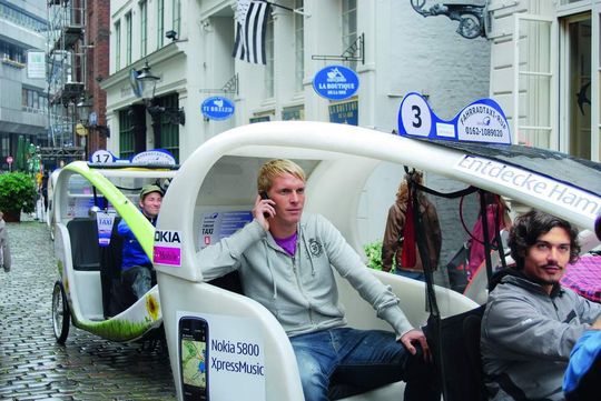 In Hamburg kann man auch als Fahrradfahrer navigieren. In Hamburg kann man auch als Fahrradfahrer navigieren.