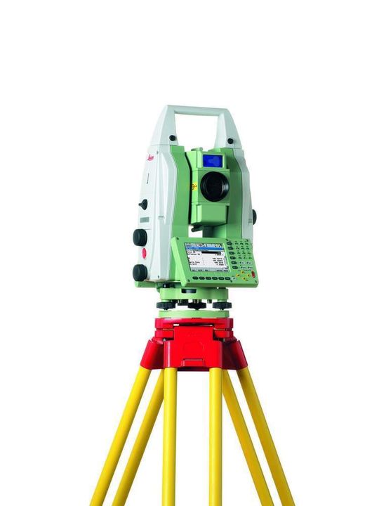 Die neue Totalstation Leica TS30 setzt hinsichtlich Genauigkeit und Zuverlässigkeit in der Winkel- und Distanzmessung neue Maßstäbe. Dazu trägt auch die Antriebslösung bei Bild: Leica Geosystems AG, Schweiz Die neue Totalstation Leica TS30 setzt hinsichtlich Genauigkeit und Zuverlässigkeit in der Winkel- und Distanzmessung neue Maßstäbe. Dazu trägt auch die Antriebslösung bei Bild: Leica Geosystems AG, Schweiz