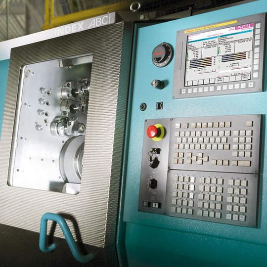 Bild 1: Dieser Produktions-Drehautomat ist für einfache Automatendrehteile genauso geeignet wie für komplexe CNC-Drehteile. Bild 1: Dieser Produktions-Drehautomat ist für einfache Automatendrehteile genauso geeignet wie für komplexe CNC-Drehteile.