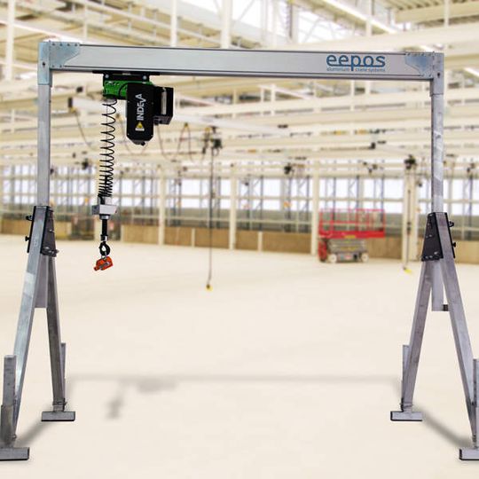 Der individuell zusammenstellbare Eepos-Portalkran basiert auf einem Aluprofil für ergonomische Arbeitsabläufe. Bild: Eepos Der individuell zusammenstellbare Eepos-Portalkran basiert auf einem Aluprofil für ergonomische Arbeitsabläufe. Bild: Eepos