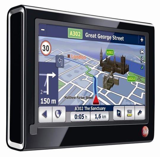 Im High-End-Bereich siedelt Falk das neue Navi-Gerät F12 an. Im High-End-Bereich siedelt Falk das neue Navi-Gerät F12 an.