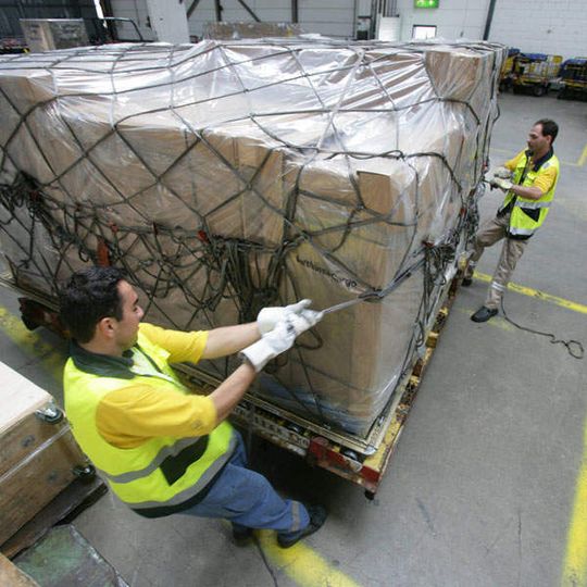 Versender von Luftfracht müssen sich künftig einem Audit unterziehen, um von kosten- und zeitaufwändigen Sicherheitskontrollen ihrer Fracht am Flughafen verschont zu bleiben. Bild: Lufthansa Cargo Versender von Luftfracht müssen sich künftig einem Audit unterziehen, um von kosten- und zeitaufwändigen Sicherheitskontrollen ihrer Fracht am Flughafen verschont zu bleiben. Bild: Lufthansa Cargo