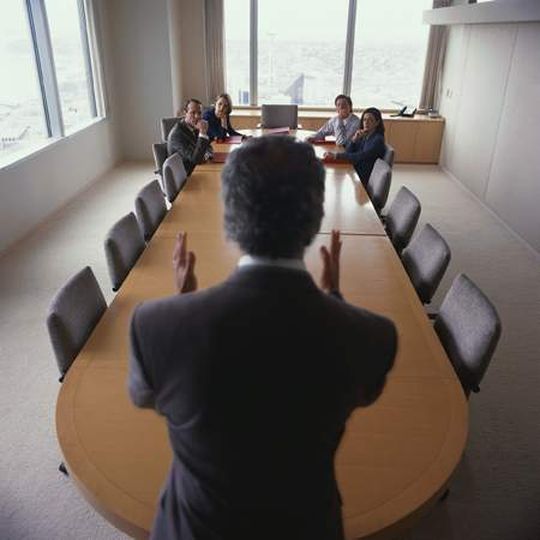 Passt die Strategie nicht zu Unternehmenskultur, dann wird es kaum gelingen, die Mitarbeiter oder das Team von ihrer Richtigkeit zu überzeugen. Passt die Strategie nicht zu Unternehmenskultur, dann wird es kaum gelingen, die Mitarbeiter oder das Team von ihrer Richtigkeit zu überzeugen.