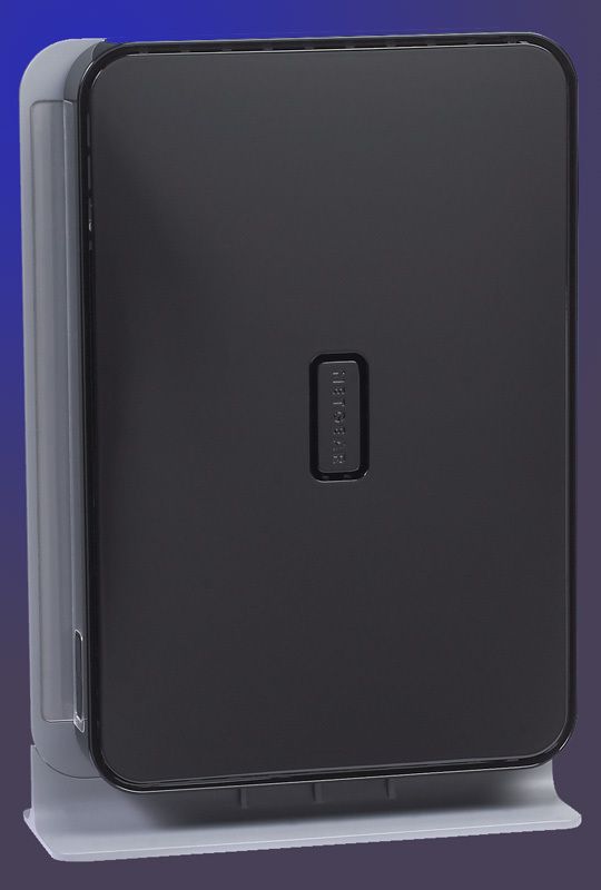 Der Range Max Dualband Wireless-N Gigabit Router WNDR3700 von Netgear steckt im kleinen schwarzen Outfit Der Range Max Dualband Wireless-N Gigabit Router WNDR3700 von Netgear steckt im kleinen schwarzen Outfit