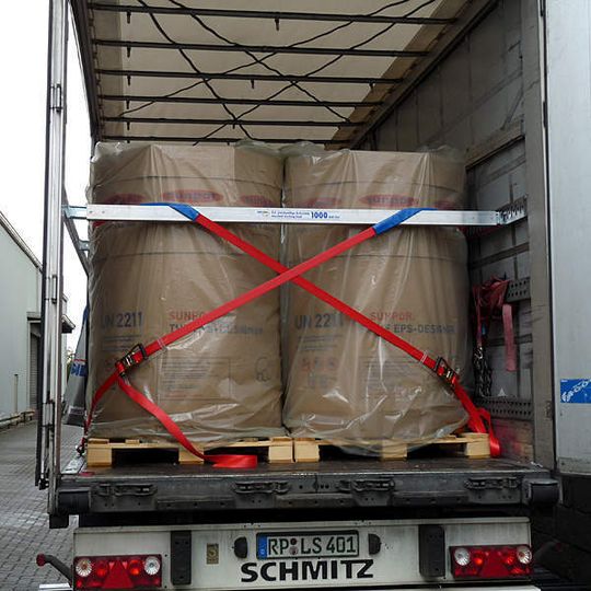 Die modular aufgebaute Ladeeinheiten-Sicherung Safecon für den Transport von Silo- oder Oktabin-Behältern funktioniert unabhängig von Ladeeinheiten und kann an jedes Fahrzeug angepasst werden. Bild: Wistra Die modular aufgebaute Ladeeinheiten-Sicherung Safecon für den Transport von Silo- oder Oktabin-Behältern funktioniert unabhängig von Ladeeinheiten und kann an jedes Fahrzeug angepasst werden. Bild: Wistra