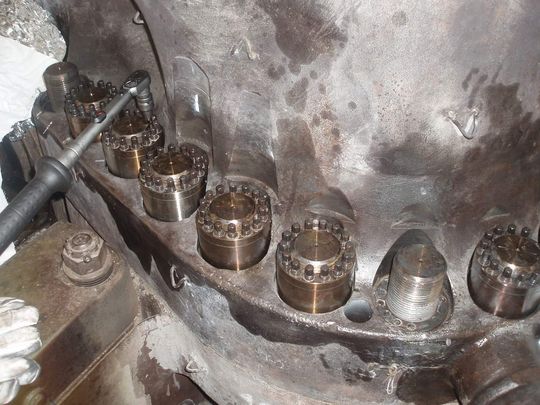 SUPERBOLT-Spannelement ... mit Vielfachschrauben können mit einfachem Handwerkzeug gespannt werden. SUPERBOLT-Spannelement ... mit Vielfachschrauben können mit einfachem Handwerkzeug gespannt werden.