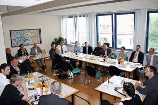 Mit IT-BUSINESS diskutierten 18 Experten beim Security-Roundtable. Mit IT-BUSINESS diskutierten 18 Experten beim Security-Roundtable.