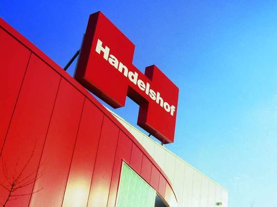 Das gesamte Filialnetz der Handelshof Management GmbH wird mit der Backup- und Recovery-Lösung SEP sesam zentral gesichert. Das gesamte Filialnetz der Handelshof Management GmbH wird mit der Backup- und Recovery-Lösung SEP sesam zentral gesichert.