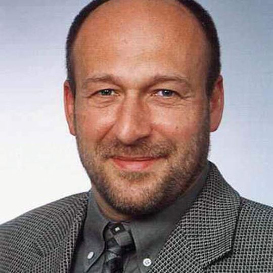 Akro-Plastic-Vertriebsleiter Thomas Wutke: „Die Form folgt der Funktion. Daher sind die Unterschiede zwischen Metallen und Kunststoffen eher gering.“ Bild: Akro-Plastic Akro-Plastic-Vertriebsleiter Thomas Wutke: „Die Form folgt der Funktion. Daher sind die Unterschiede zwischen Metallen und Kunststoffen eher gering.“ Bild: Akro-Plastic