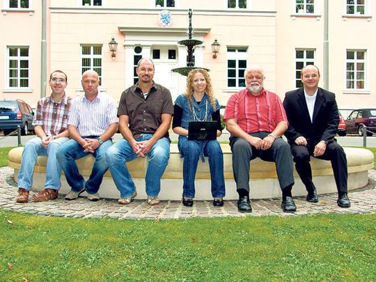 Projektteam vor dem Verwaltungsgebäude Birkenfelder Schloss Projektteam vor dem Verwaltungsgebäude Birkenfelder Schloss