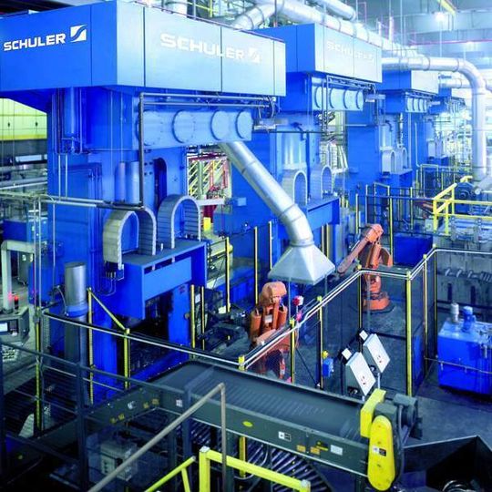 Hydraulische Schmiedelinie von Schuler mit einer Gesamtpresskraft von 7200 t zur Herstellung von Aluminiumrädern. Bild: Schuler Hydraulische Schmiedelinie von Schuler mit einer Gesamtpresskraft von 7200 t zur Herstellung von Aluminiumrädern. Bild: Schuler