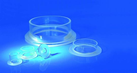 Die Sol-Gel-Technologie machts möglich: präzise Quarzglas-Flansche zum Einsatz im Glas-Rohrleitungsbau ohne aufwändige Heiß- und Kaltbearbeitungsverfahren herstellen. Die Sol-Gel-Technologie machts möglich: präzise Quarzglas-Flansche zum Einsatz im Glas-Rohrleitungsbau ohne aufwändige Heiß- und Kaltbearbeitungsverfahren herstellen.
