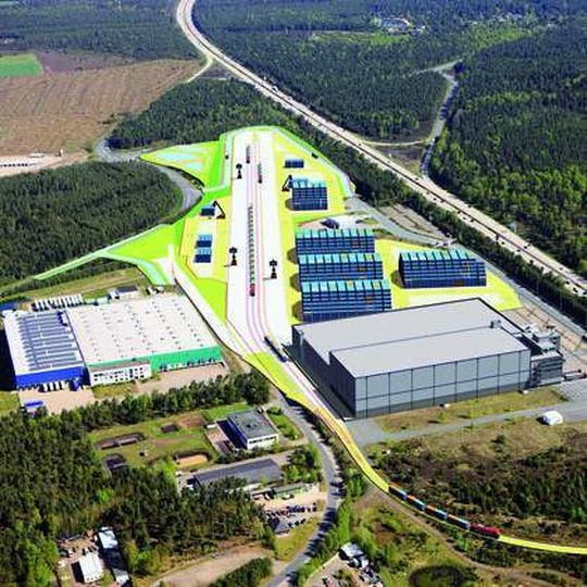 Das Soltau Logistic Center will künftig noch stärker seine Bahnanbindung nutzen und plant daher eine Erweiterung der Gleisanlage von zwei auf vier Stränge, auf denen dann insgesamt vier Ganzzüge abgefertigt werden können.Bilder: SLC Das Soltau Logistic Center will künftig noch stärker seine Bahnanbindung nutzen und plant daher eine Erweiterung der Gleisanlage von zwei auf vier Stränge, auf denen dann insgesamt vier Ganzzüge abgefertigt werden können.Bilder: SLC