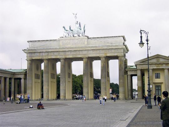 eGovernment und ePartizipation sind aus der Verwaltung der Zukunft nicht wegzudenken eGovernment und ePartizipation sind aus der Verwaltung der Zukunft nicht wegzudenken