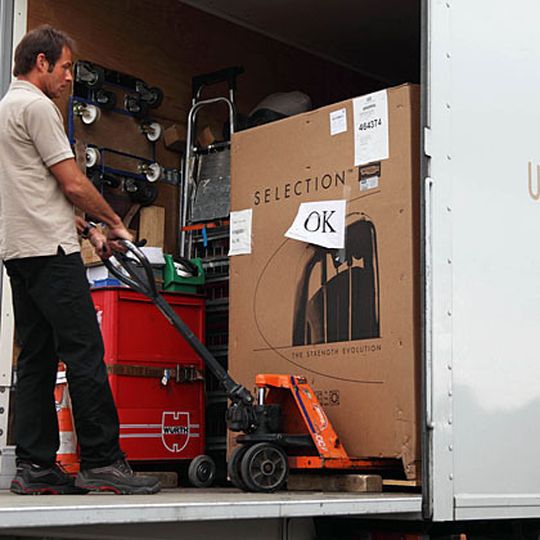 Für die Distribution in Deutschland hat UPS für Technogym in Schwaig ein Zentrum zur Lagerung und zum Umschlag der Fitnessgeräte aus italienischen und slowakischen Werken eingerichtet. Für die Distribution in Deutschland hat UPS für Technogym in Schwaig ein Zentrum zur Lagerung und zum Umschlag der Fitnessgeräte aus italienischen und slowakischen Werken eingerichtet.