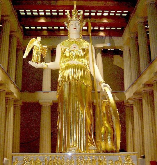 Mit Hilfe von Aegis, Schild der Athene, definieren Admins Prozesse auf einer höheren Ebene, Bild: florentina-persona Mit Hilfe von Aegis, Schild der Athene, definieren Admins Prozesse auf einer höheren Ebene, Bild: florentina-persona