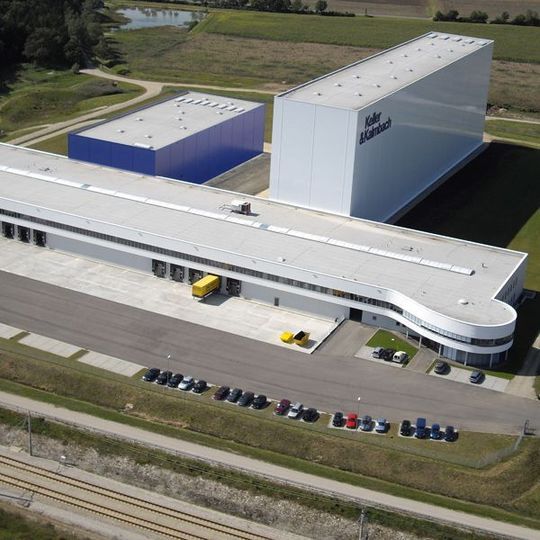 Mit seinem neuen Zentrallager in Hilpoltstein will der Logistikdienstleister Keller & Kalmbach nicht zuletzt auch ein positives Zeichen in wirtschaftlich schwierigen Zeiten setzen. Bild: Keller & Kalmbach Mit seinem neuen Zentrallager in Hilpoltstein will der Logistikdienstleister Keller & Kalmbach nicht zuletzt auch ein positives Zeichen in wirtschaftlich schwierigen Zeiten setzen. Bild: Keller & Kalmbach