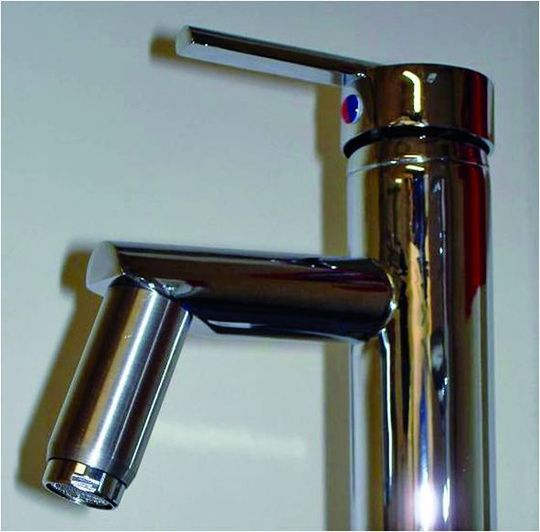1a Direkt am Wasserhahn montiertes ARISTOT-System. 1a Direkt am Wasserhahn montiertes ARISTOT-System.