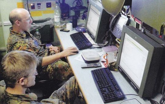 Vernünftiges und übergreifendes Netzwerk-Management ist für die IT der Bundeswehr mehr als ein strategisches Ziel; Bild: IT-Report 1-2009 Vernünftiges und übergreifendes Netzwerk-Management ist für die IT der Bundeswehr mehr als ein strategisches Ziel; Bild: IT-Report 1-2009
